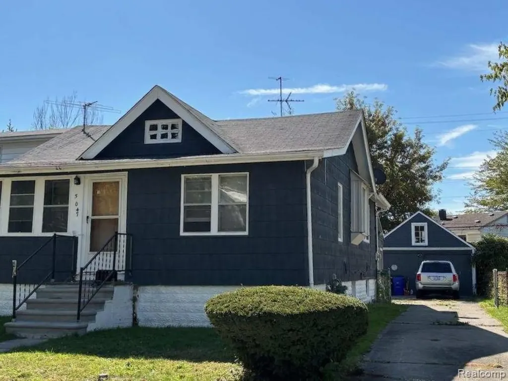 5047 Anatole Street Grosse Pointe City MI 48236