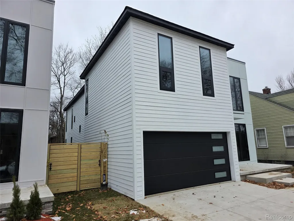 1837 N Washington Avenue Royal Oak City MI 48073