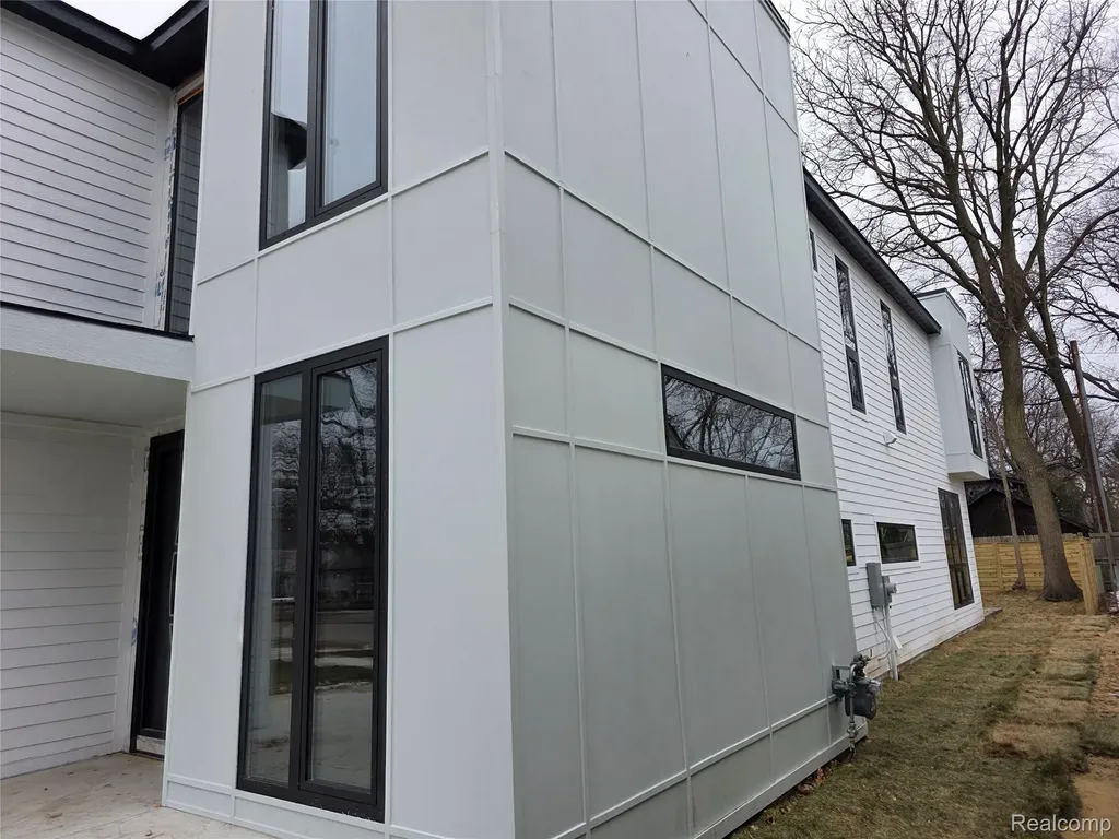 1837 N Washington Avenue Royal Oak City MI 48073