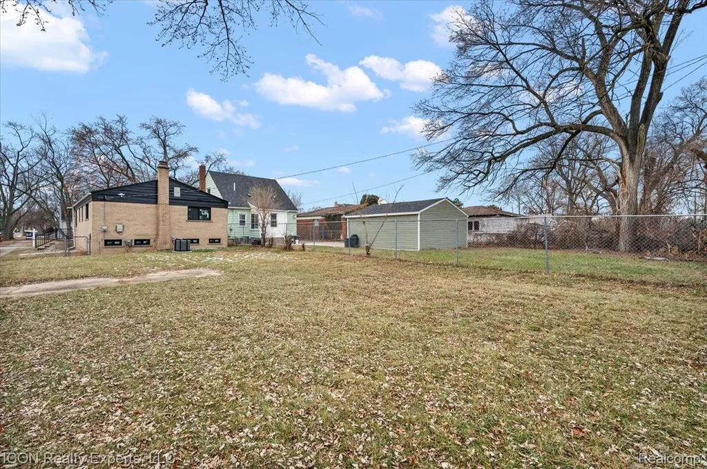 8104 Cloverdale Avenue Royal Oak Charter Township MI 48220