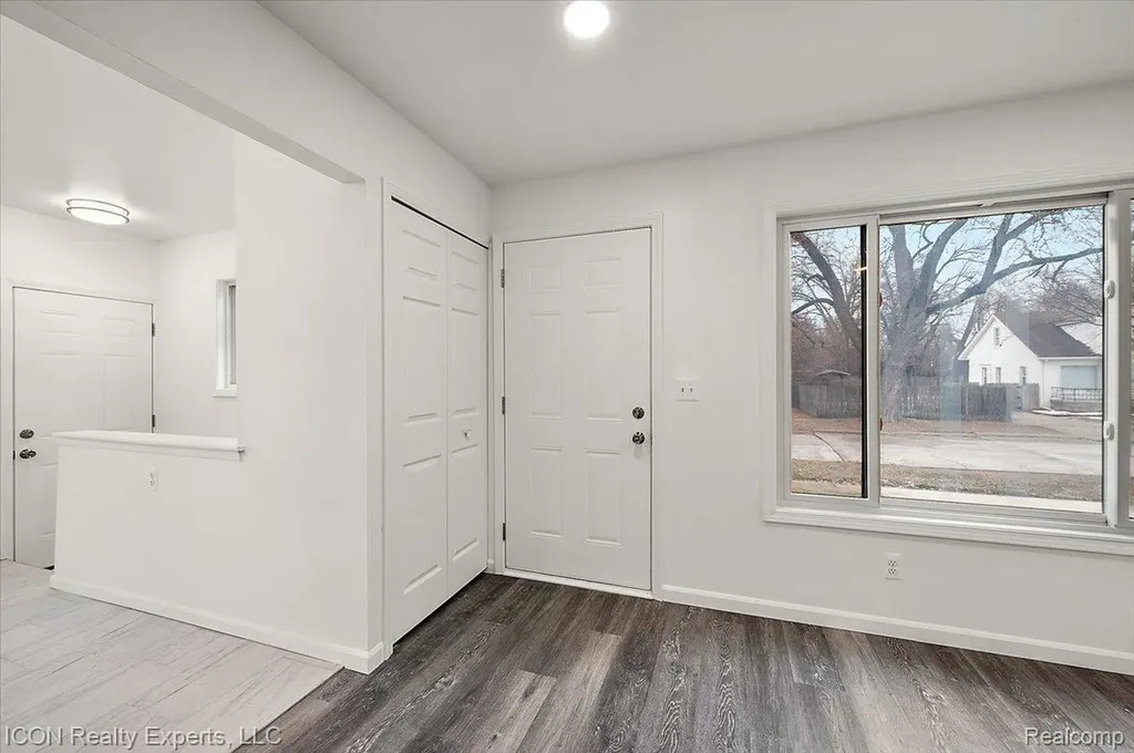 8104 Cloverdale Avenue Royal Oak Charter Township MI 48220