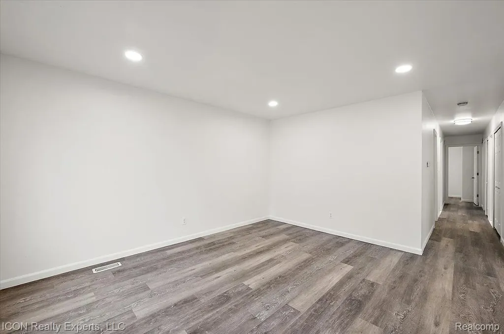 8104 Cloverdale Avenue Royal Oak Charter Township MI 48220