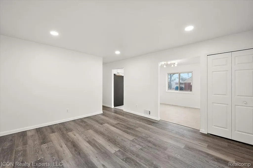 8104 Cloverdale Avenue Royal Oak Charter Township MI 48220
