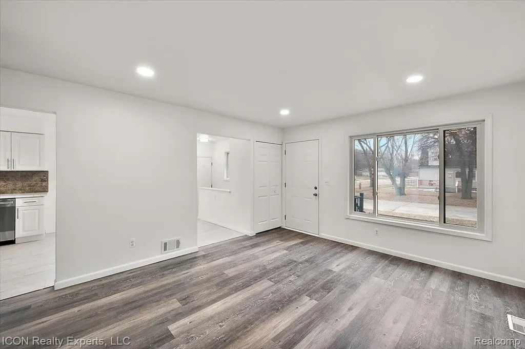 8104 Cloverdale Avenue Royal Oak Charter Township MI 48220