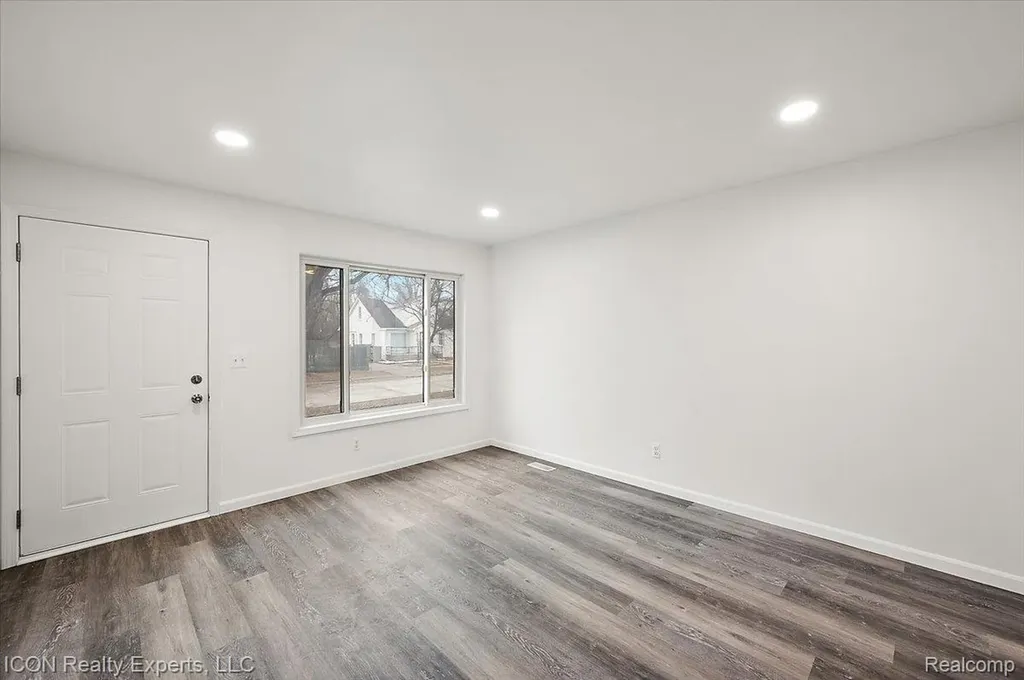 8104 Cloverdale Avenue Royal Oak Charter Township MI 48220
