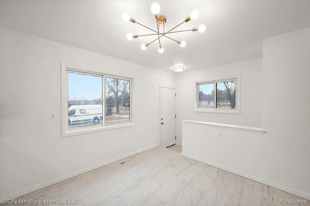 8104 Cloverdale Avenue Royal Oak Charter Township MI 48220