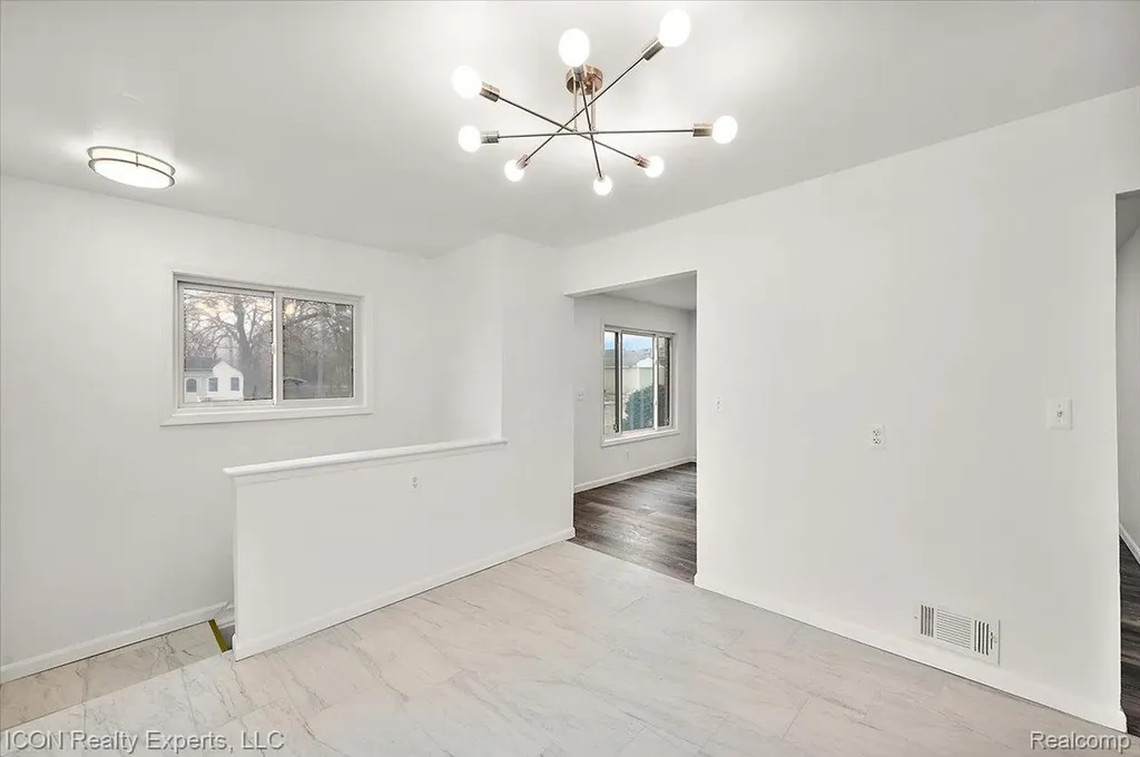 8104 Cloverdale Avenue Royal Oak Charter Township MI 48220