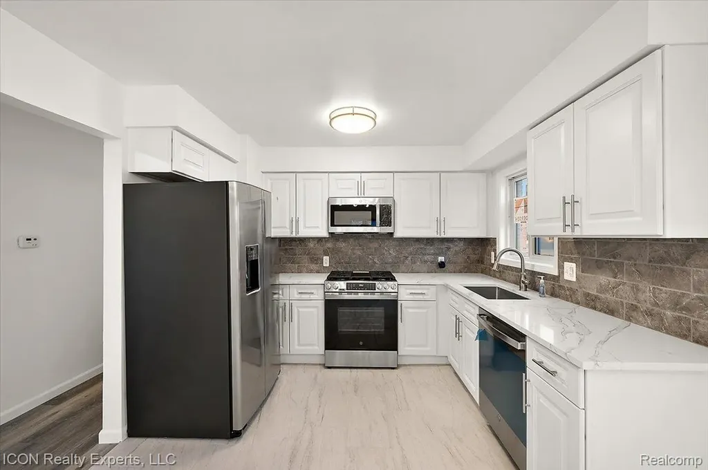 8104 Cloverdale Avenue Royal Oak Charter Township MI 48220