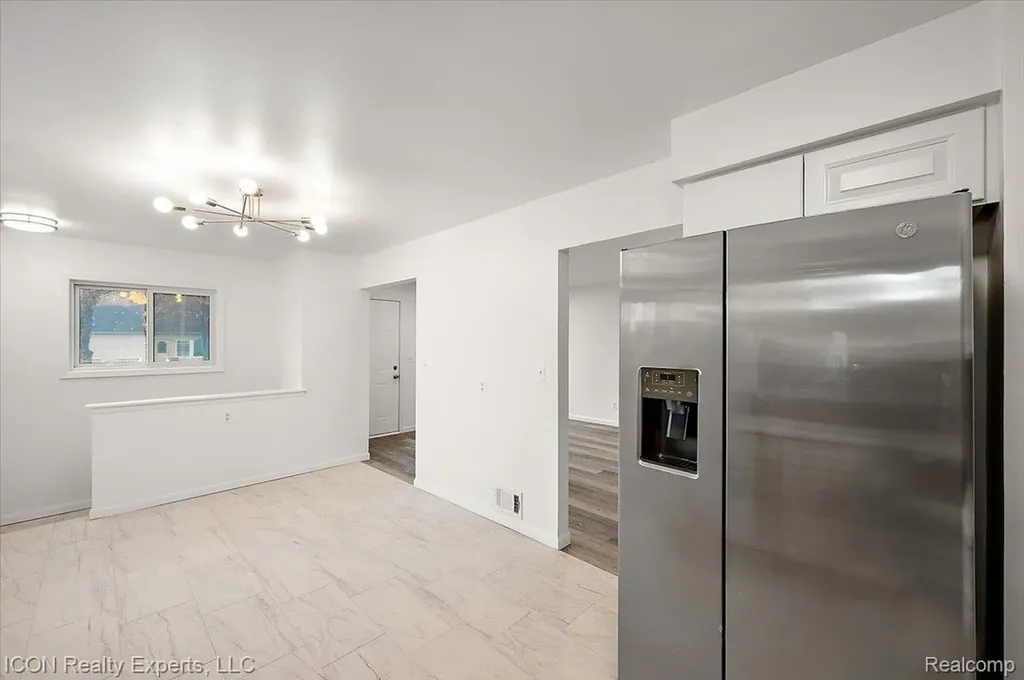 8104 Cloverdale Avenue Royal Oak Charter Township MI 48220