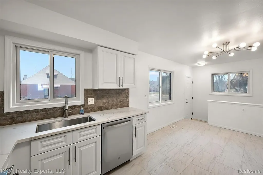 8104 Cloverdale Avenue Royal Oak Charter Township MI 48220