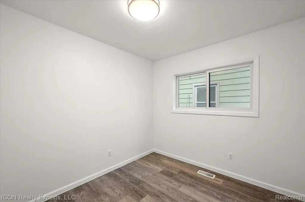 8104 Cloverdale Avenue Royal Oak Charter Township MI 48220