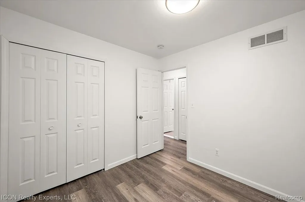 8104 Cloverdale Avenue Royal Oak Charter Township MI 48220