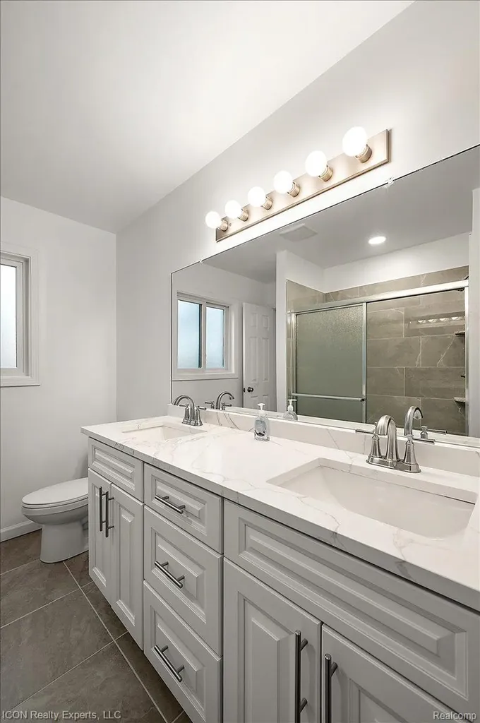 8104 Cloverdale Avenue Royal Oak Charter Township MI 48220