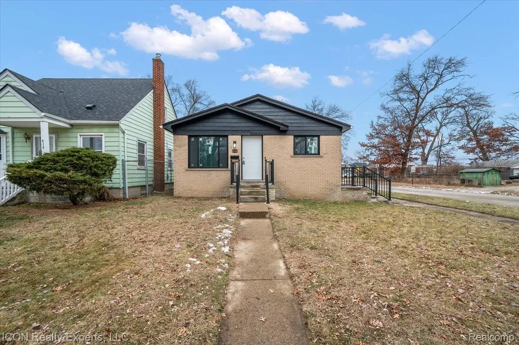 8104 Cloverdale Avenue Royal Oak Charter Township MI 48220