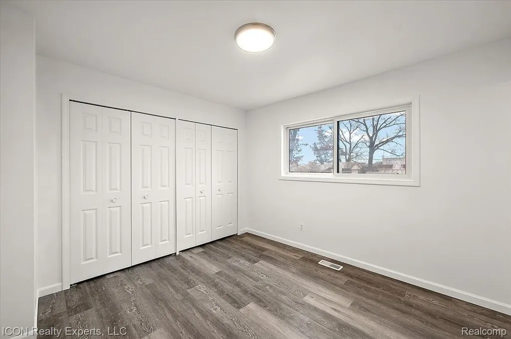 8104 Cloverdale Avenue Royal Oak Charter Township MI 48220