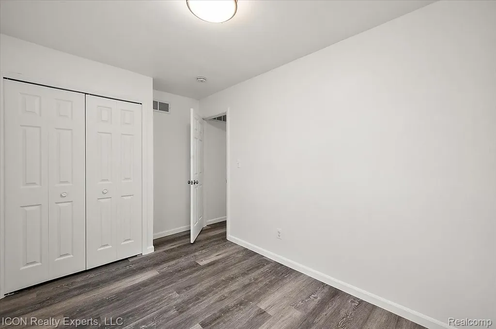 8104 Cloverdale Avenue Royal Oak Charter Township MI 48220