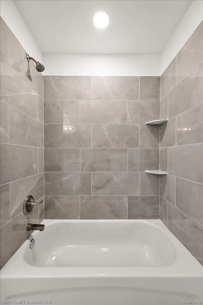 8104 Cloverdale Avenue Royal Oak Charter Township MI 48220
