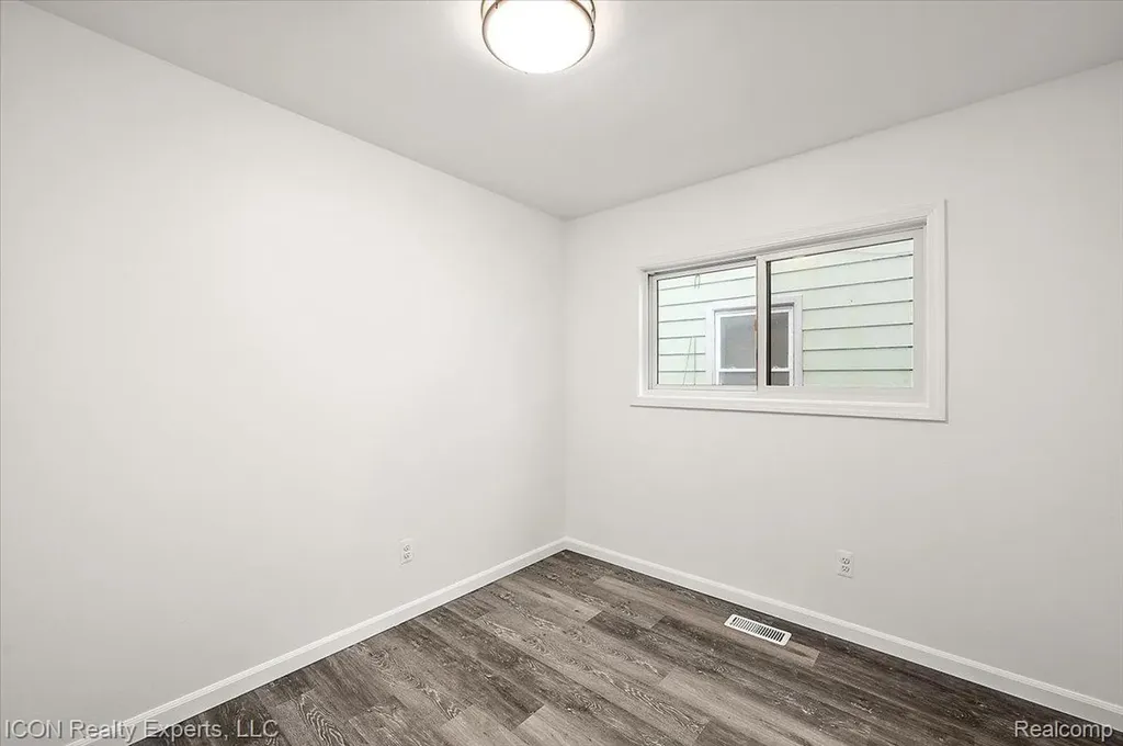 8104 Cloverdale Avenue Royal Oak Charter Township MI 48220