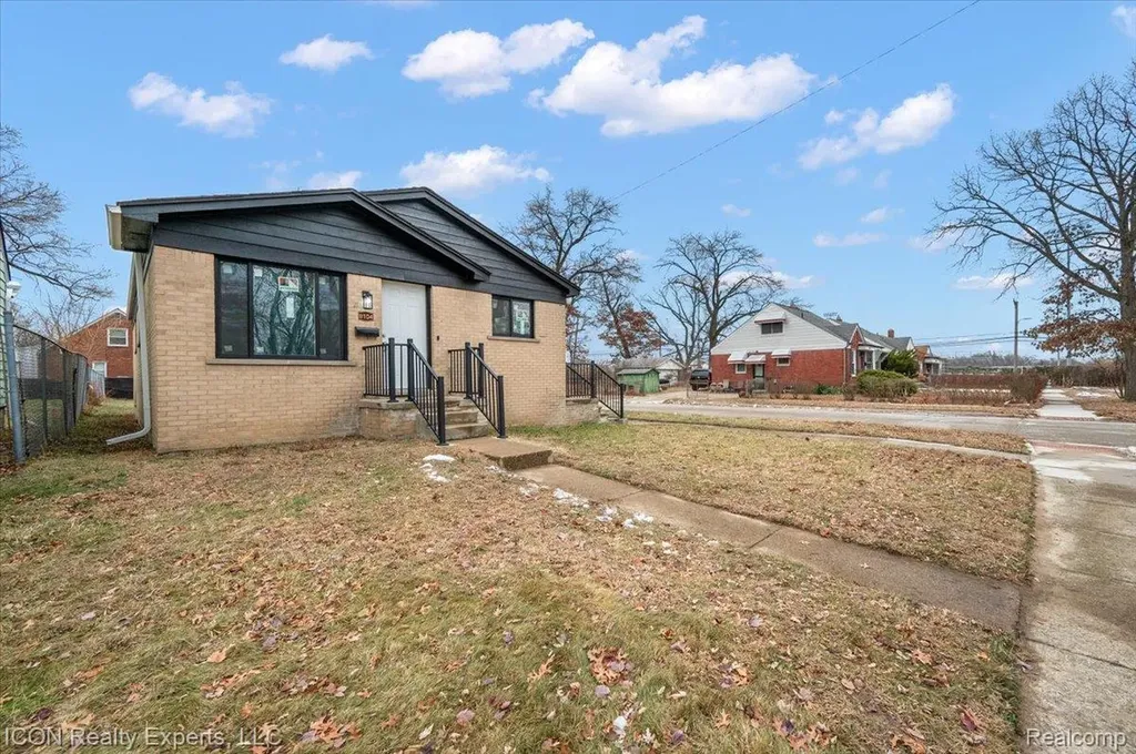 8104 Cloverdale Avenue Royal Oak Charter Township MI 48220