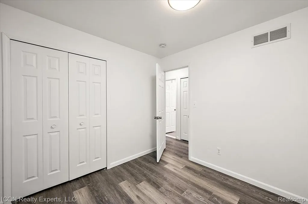 8104 Cloverdale Avenue Royal Oak Charter Township MI 48220