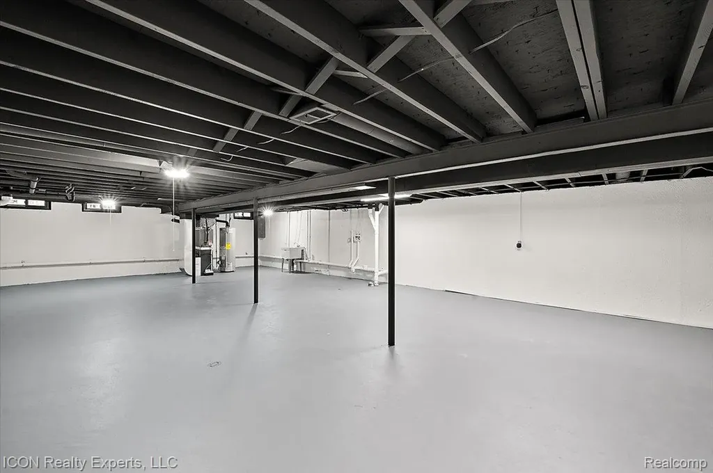 8104 Cloverdale Avenue Royal Oak Charter Township MI 48220