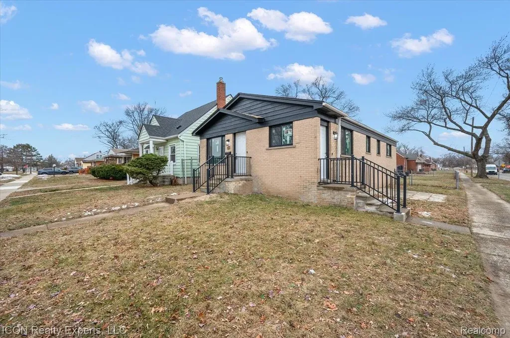 8104 Cloverdale Avenue Royal Oak Charter Township MI 48220