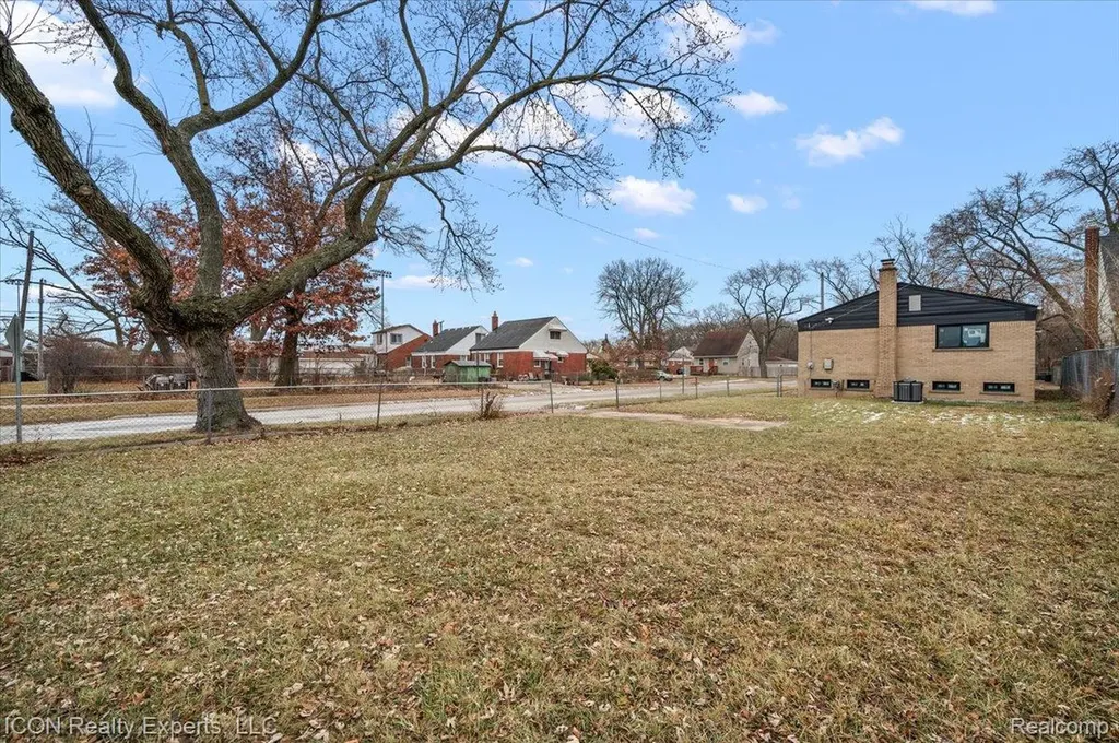 8104 Cloverdale Avenue Royal Oak Charter Township MI 48220