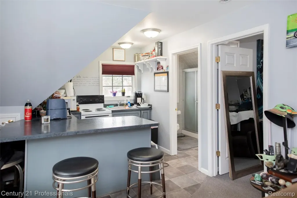 910 W Pine Tree Road W Lake Orion Village MI 48362