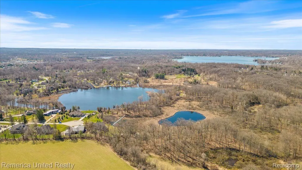 10468 Oak Shore Drive Green Oak Township MI 48178