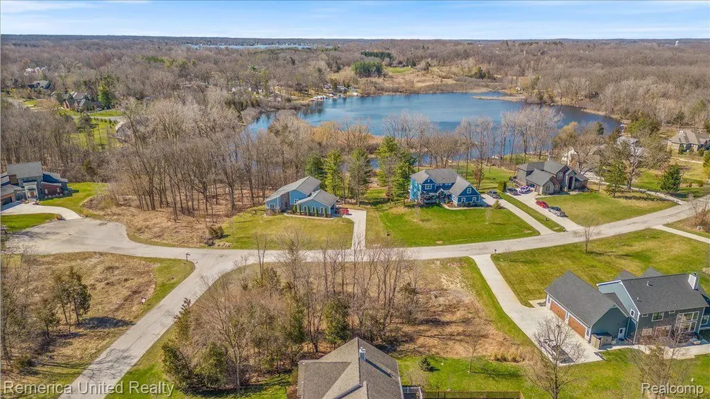 10468 Oak Shore Drive Green Oak Township MI 48178