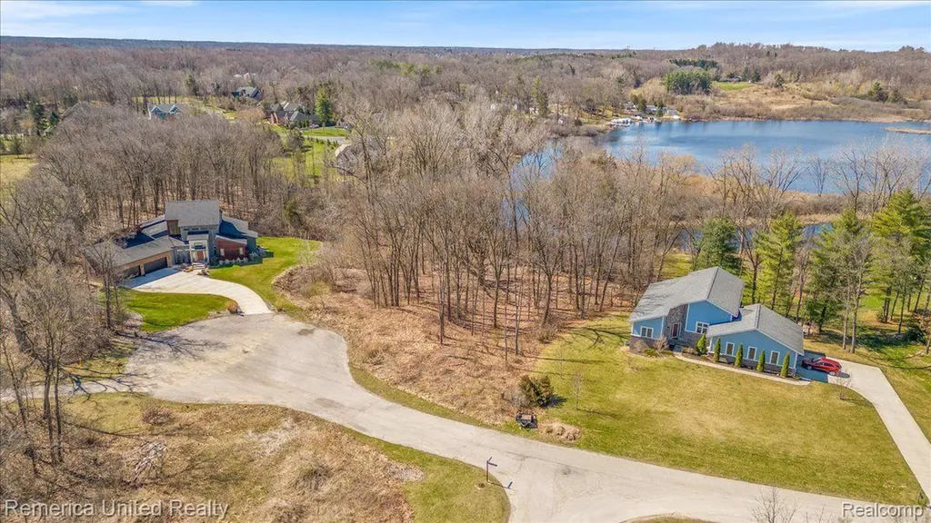 10468 Oak Shore Drive Green Oak Township MI 48178