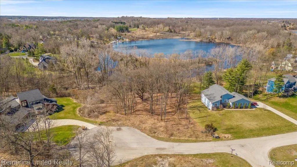10468 Oak Shore Drive Green Oak Township MI 48178