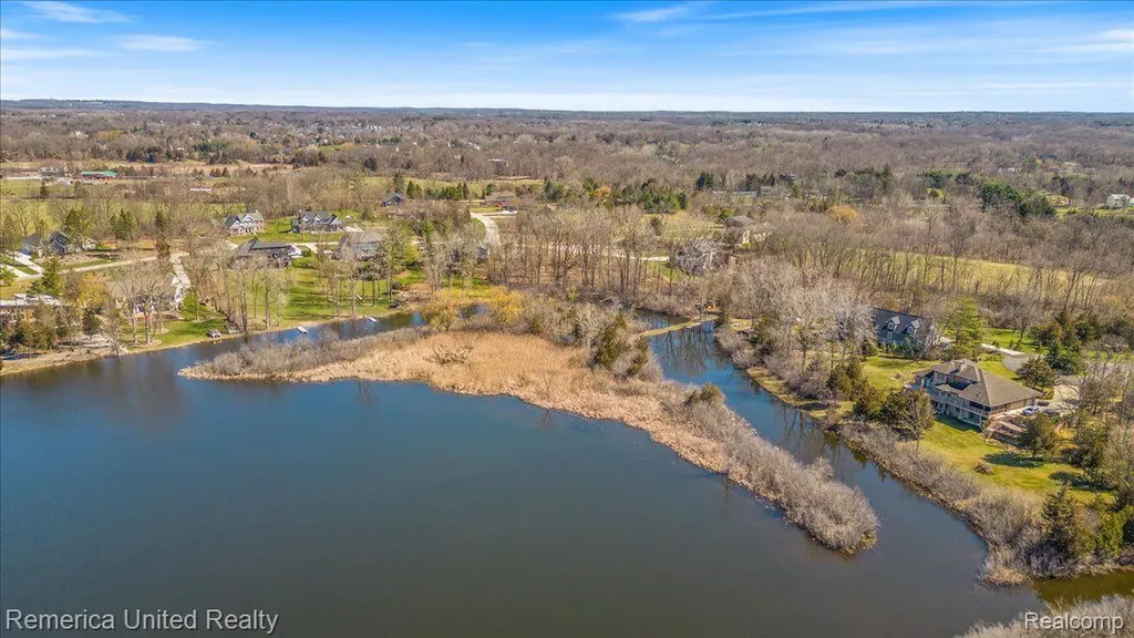 10468 Oak Shore Drive Green Oak Township MI 48178
