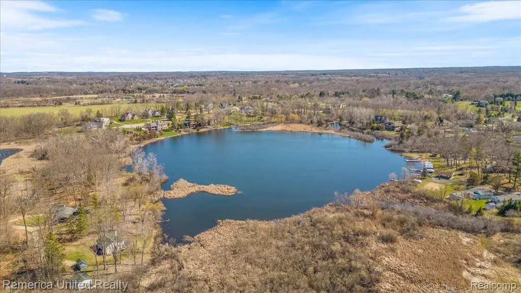 10468 Oak Shore Drive Green Oak Township MI 48178
