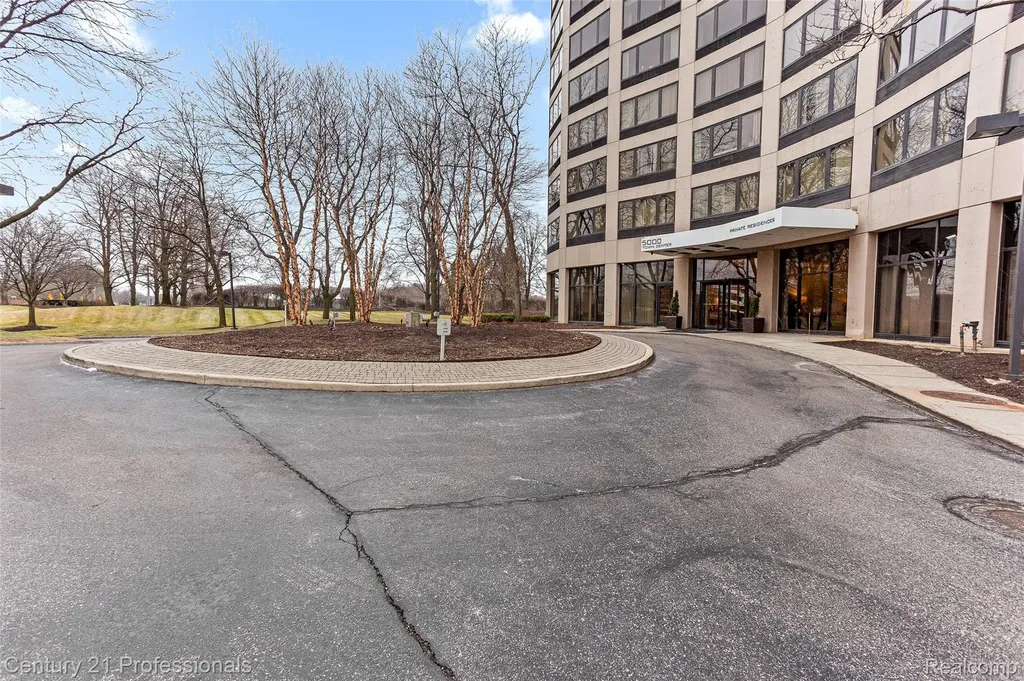 5000 Town Center Southfield City MI 48075