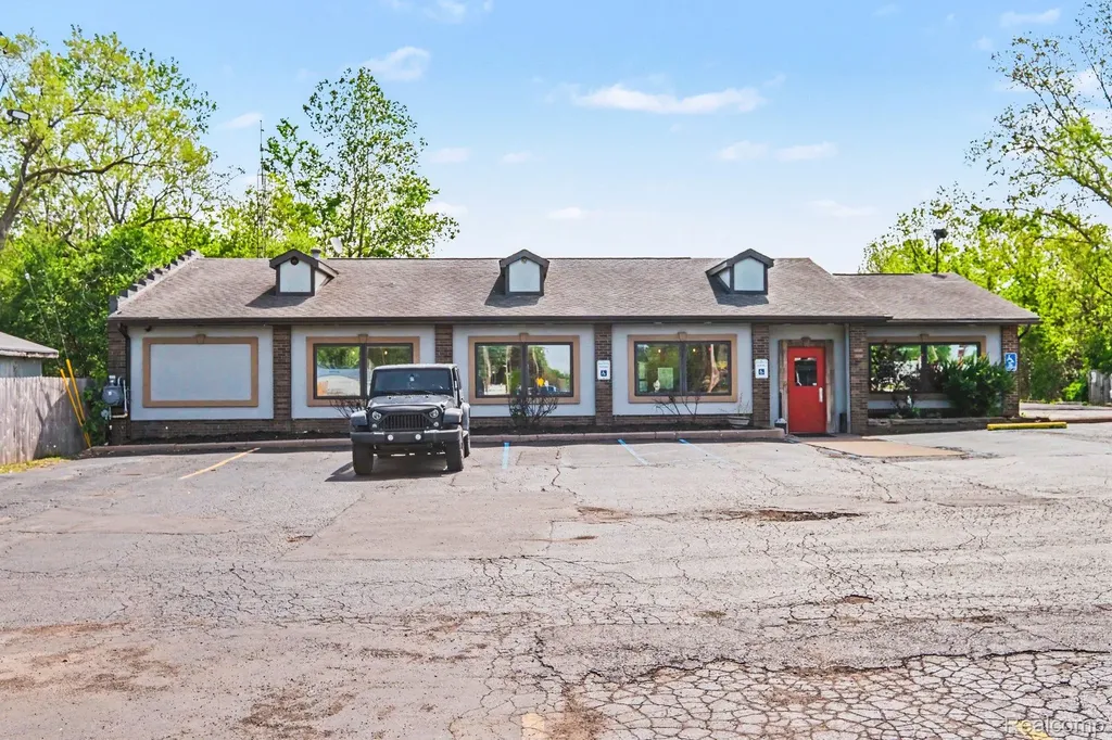 5153 Fenton Road Flint City MI 48507