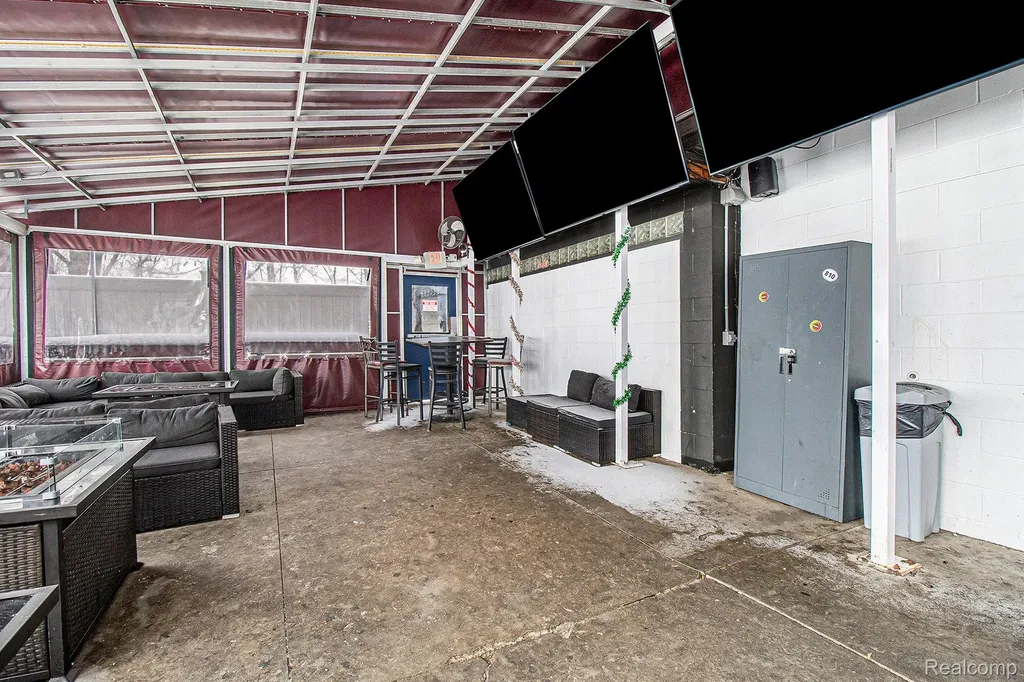 5153 Fenton Road Flint City MI 48507