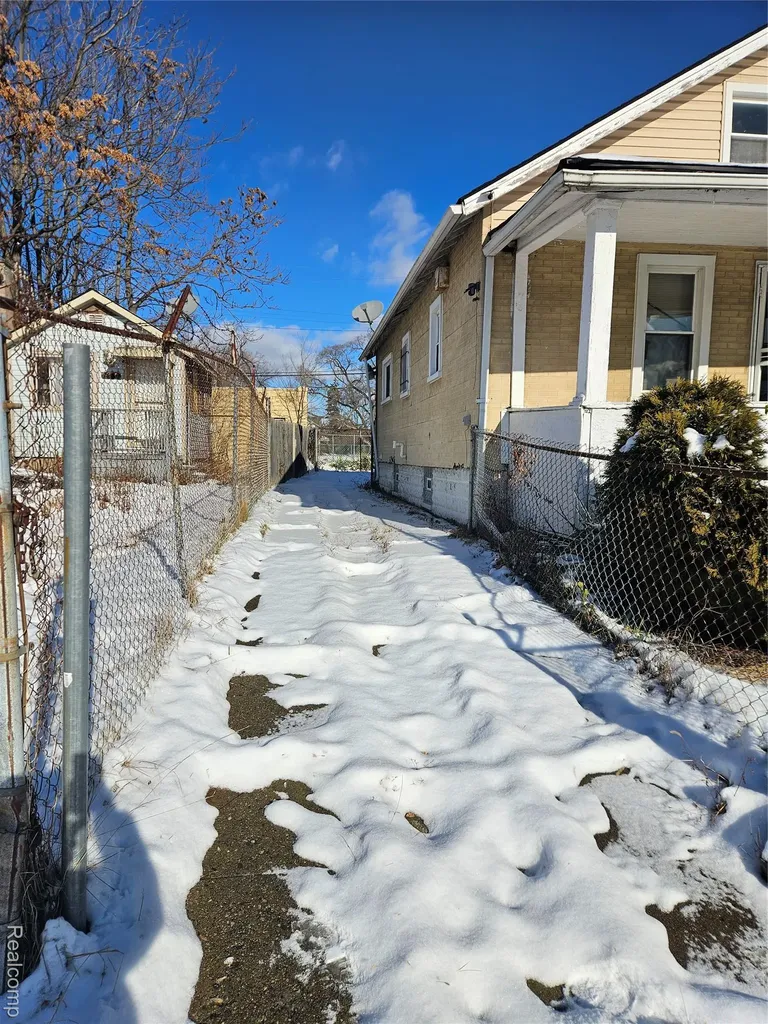 7374 Ellsworth Street Detroit City MI 48238