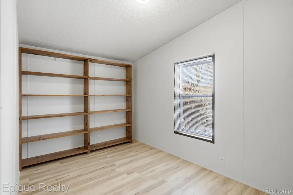 271 Lovell Court Flushing City MI 48433