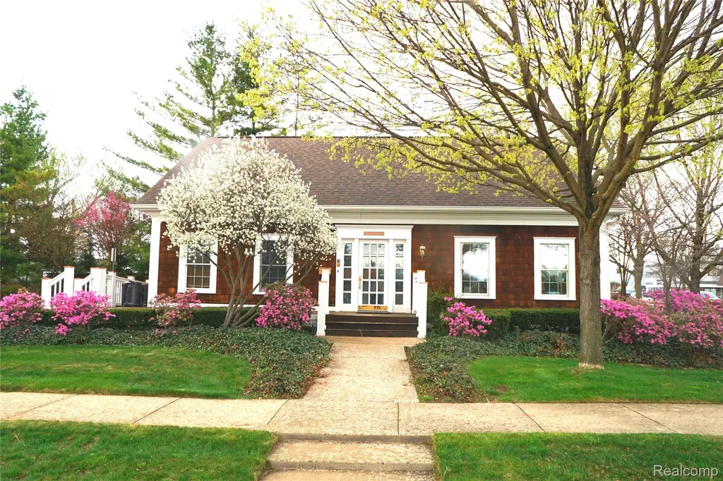 907 W 14 Mile Road Clawson City MI 48017