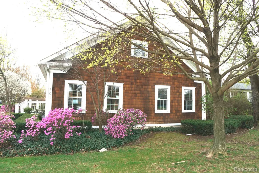 907 W 14 Mile Road Clawson City MI 48017