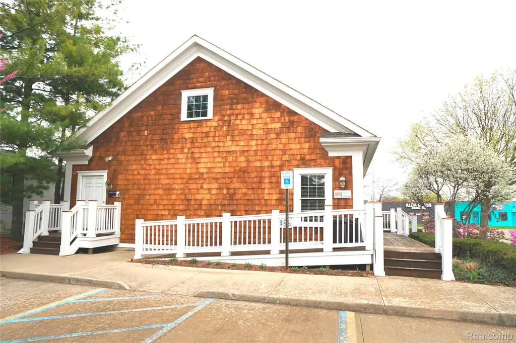 907 W 14 Mile Road Clawson City MI 48017