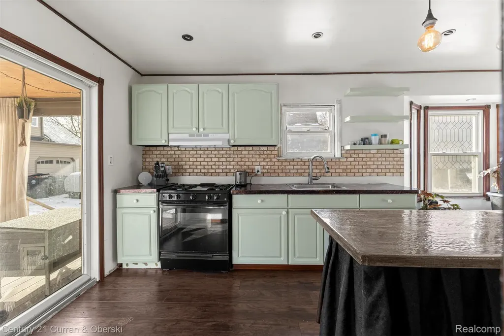 18022 Harman Street Melvindale City MI 48122