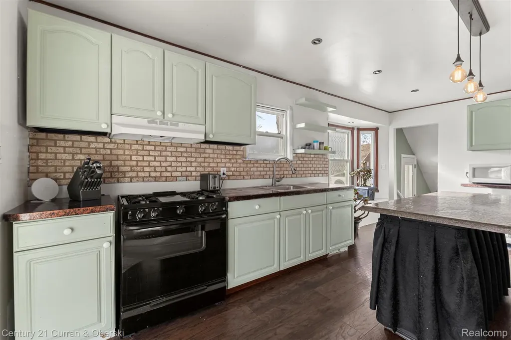18022 Harman Street Melvindale City MI 48122