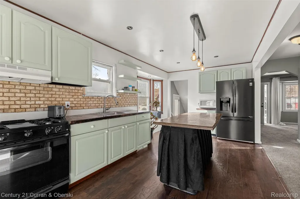 18022 Harman Street Melvindale City MI 48122