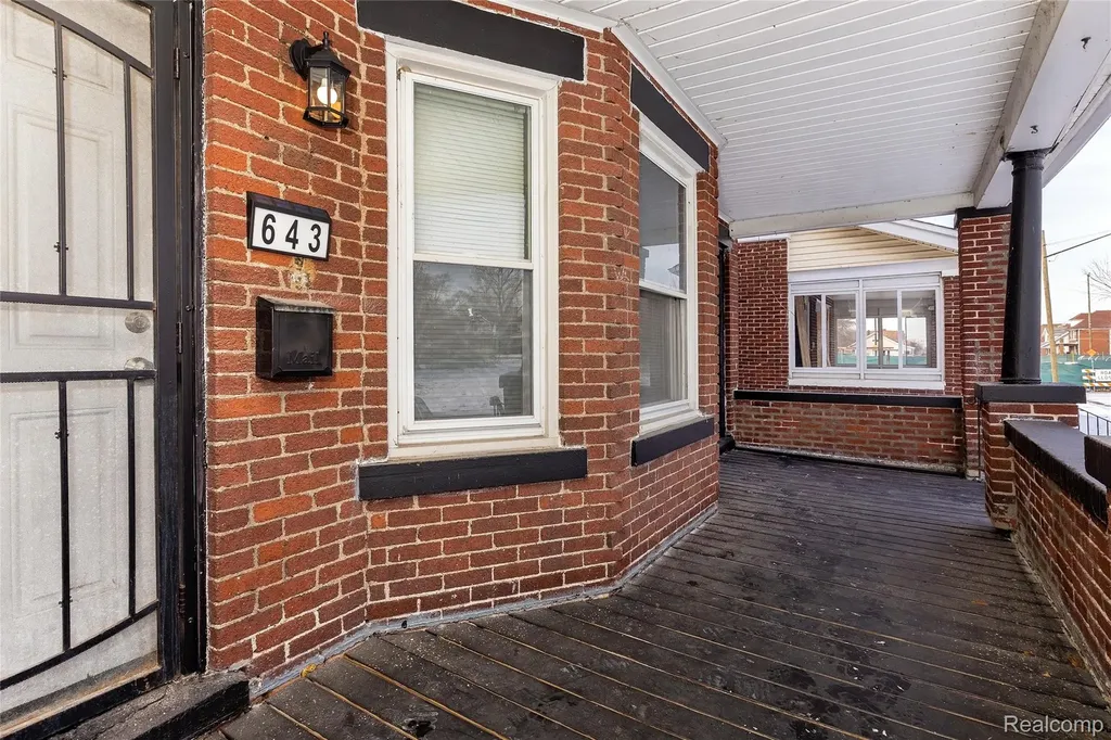 643 Navahoe Street Detroit City MI 48215