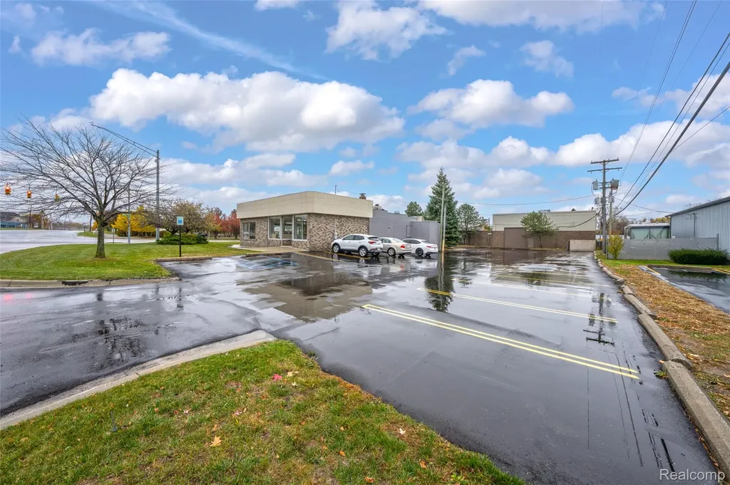 1989 N Opdyke Road Auburn Hills City MI 48326