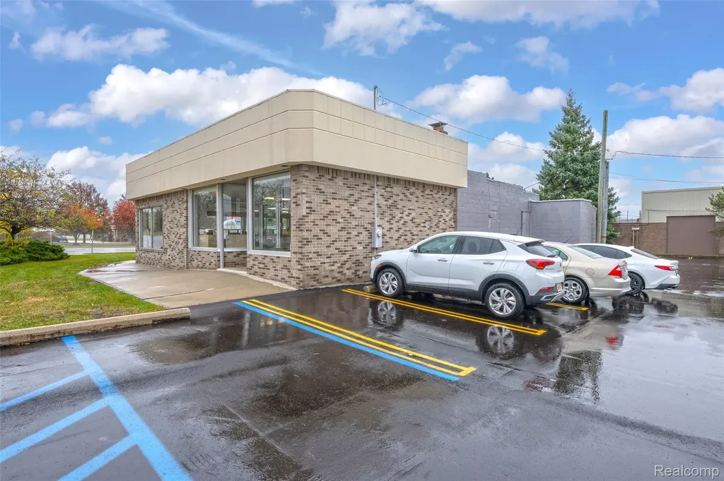 1989 N Opdyke Road Auburn Hills City MI 48326