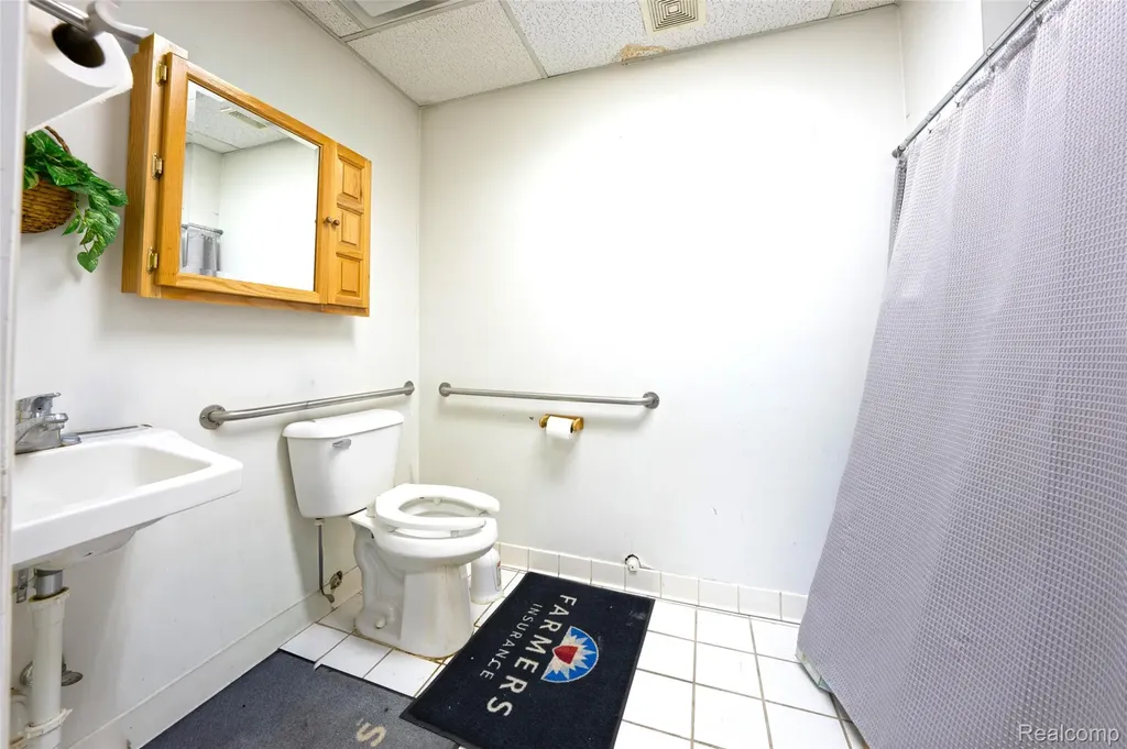 1989 N Opdyke Road Auburn Hills City MI 48326