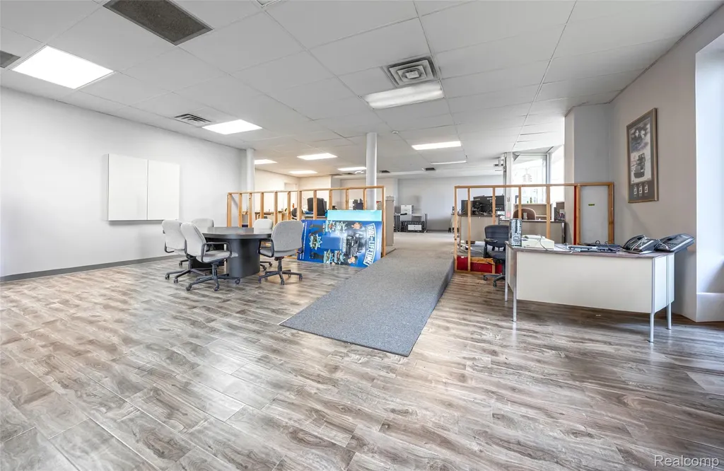 1989 N Opdyke Road Auburn Hills City MI 48326
